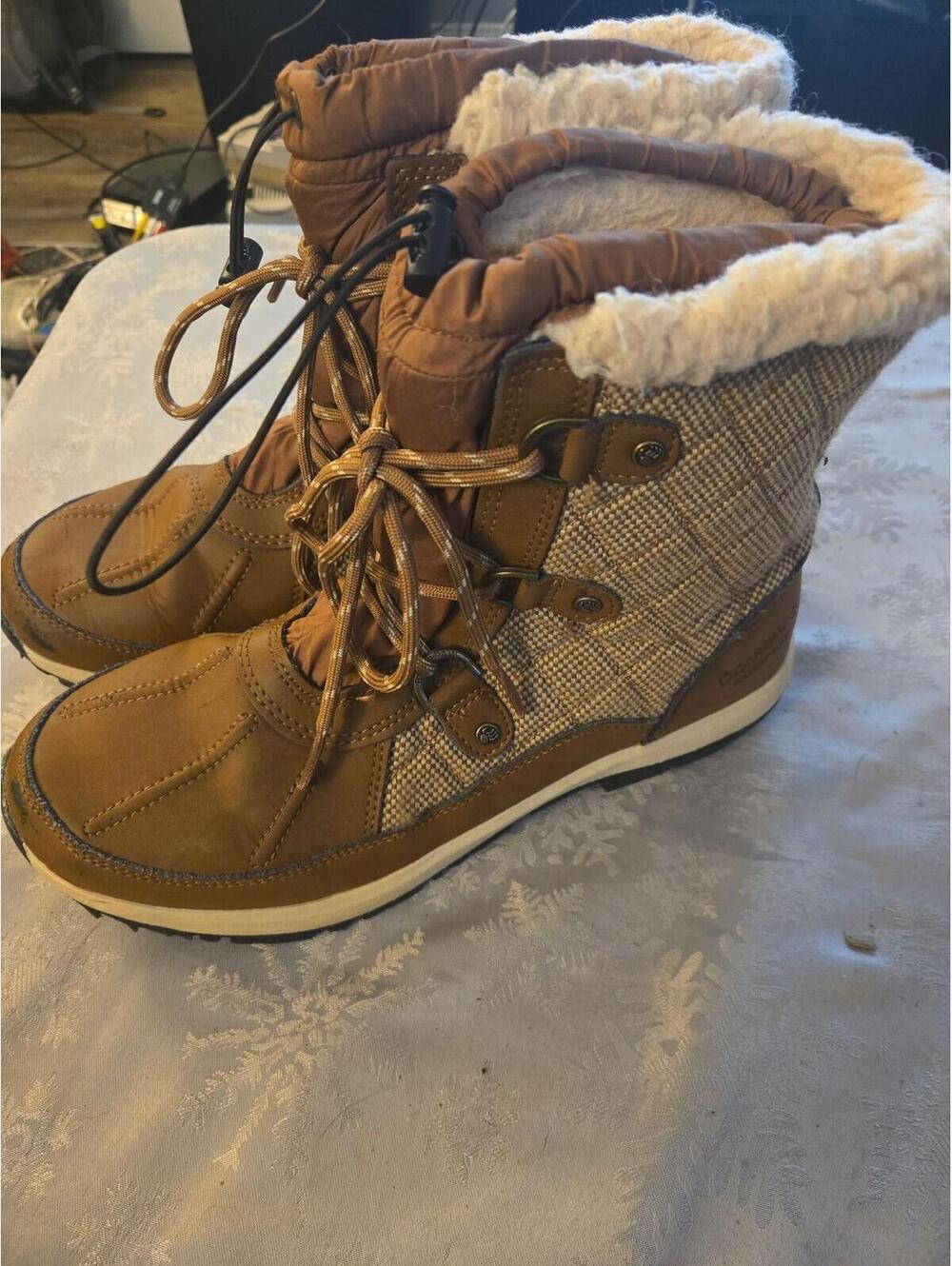 Bearpaw Women's Waterproof Winter Boots Size 10 US - Picture 5 of 7